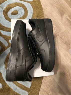 Nike Men’s Black Low-Top Air Force 1 Leather Sneakers